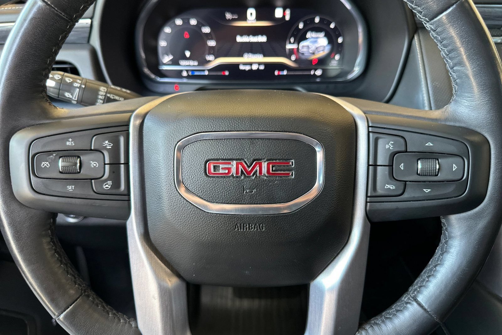 Used 2022 GMC Yukon SLT w/ SLT Luxury Package RWD image 25