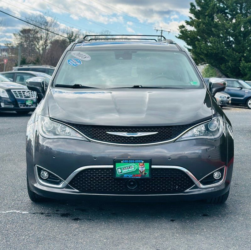 Used 2018 Chrysler Pacifica Limited w/ Advanced Safetytec Group image 4