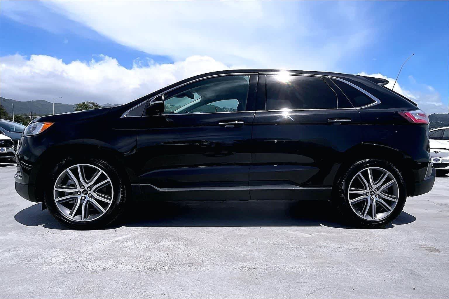 Used 2024 Ford Edge Titanium w/ Equipment Group 301A AWD/4WD image 3