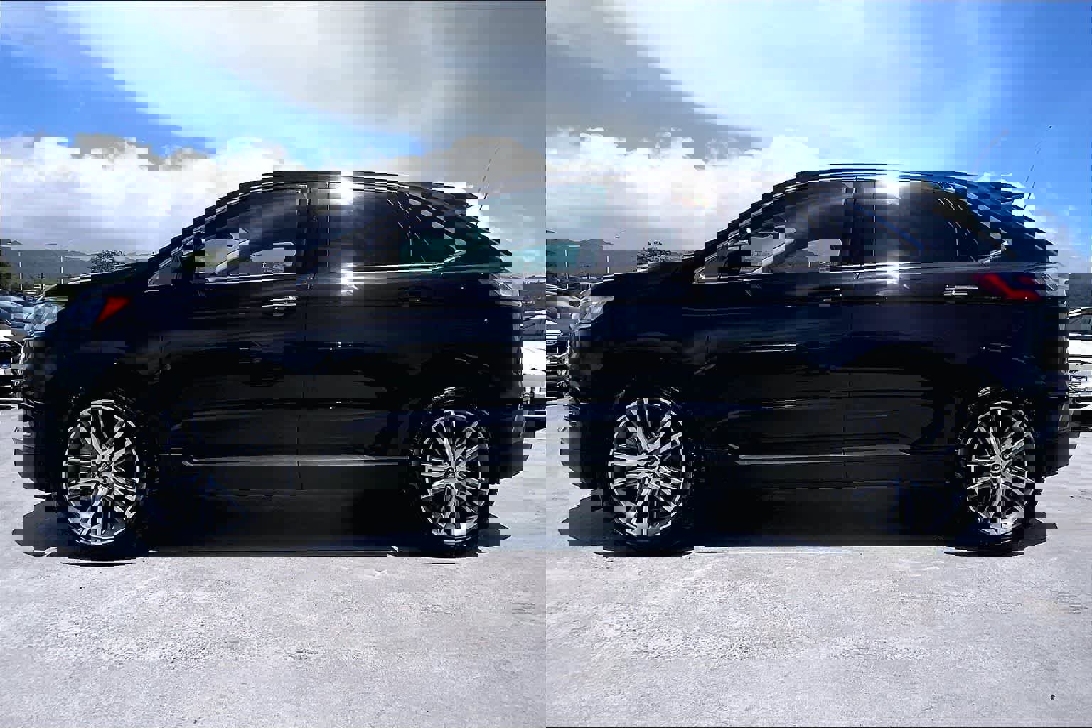 Certified 2024 Ford Edge Titanium w/ Equipment Group 301A image 3