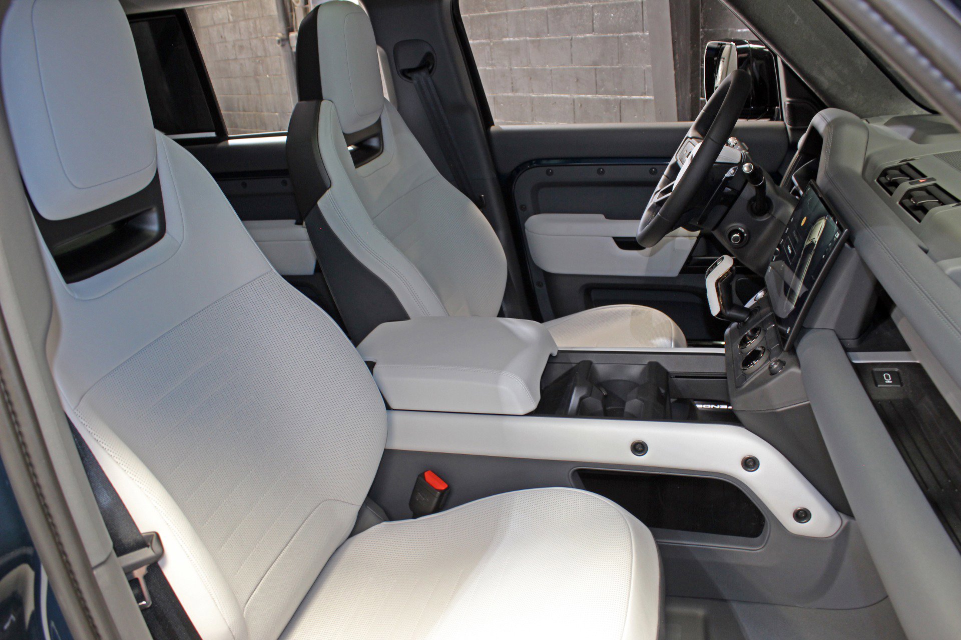 Used 2026 Land Rover Defender 110 image 58