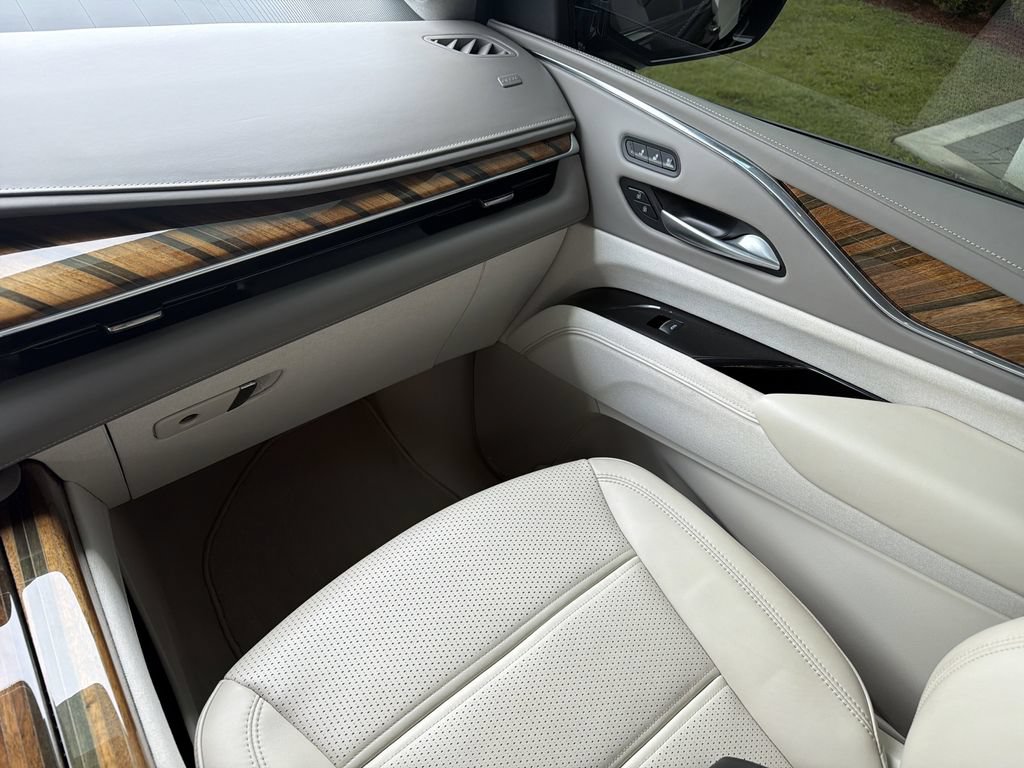 Certified 2023 Cadillac Escalade Premium Luxury Platinum AWD/4WD image 16