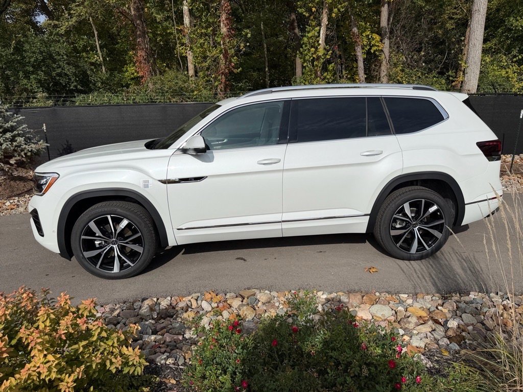 New 2026 Volkswagen Atlas SEL Premium R-Line image 2