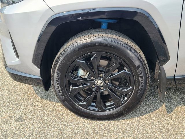 Used 2023 Toyota RAV4 SE image 31