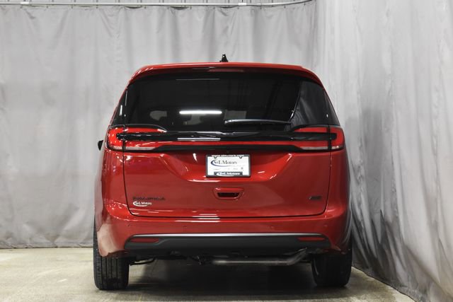 New 2026 Chrysler Pacifica Select image 8