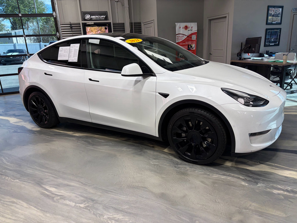 Used 2021 Tesla Model Y Long Range AWD/4WD image 29