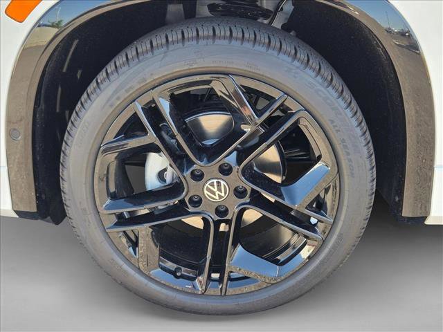 New 2026 Volkswagen Tiguan SE R-Line FWD image 10