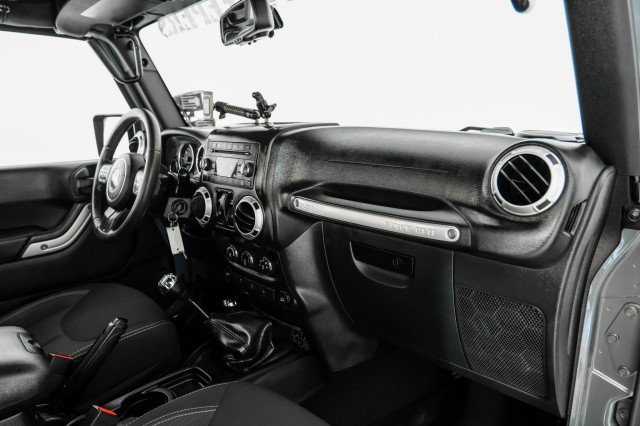 Used 2015 Jeep Wrangler Rubicon w/ Power Convenience Group image 10