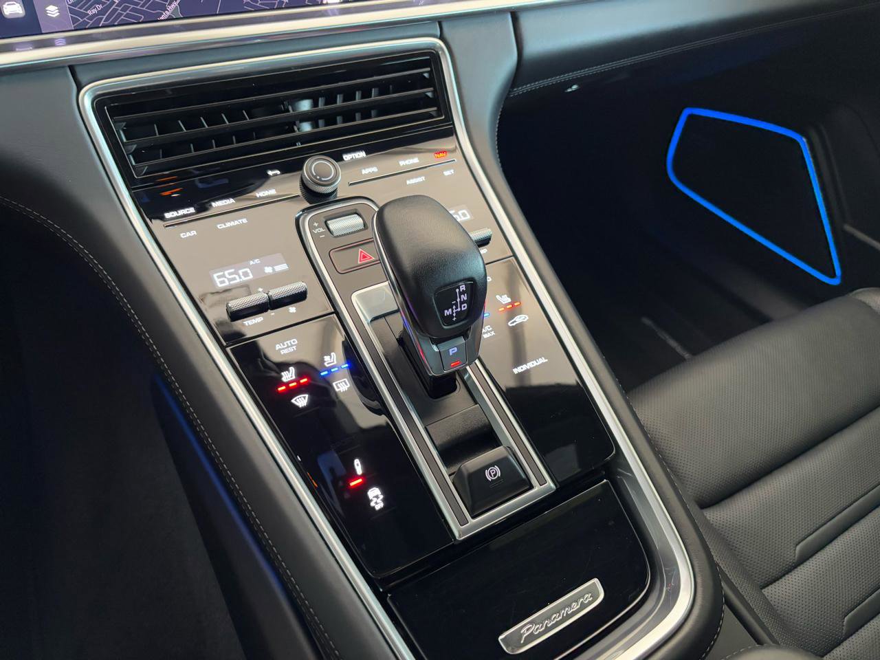 Used 2022 Porsche Panamera 4 Platinum Edition image 18