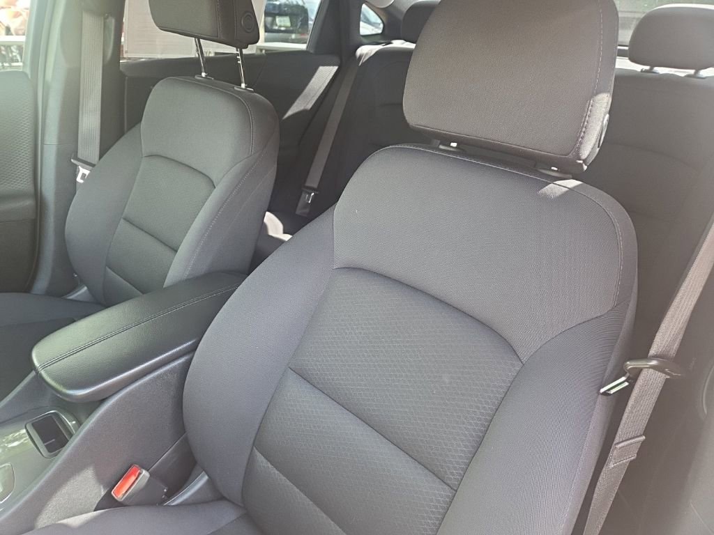 Used 2025 Chevrolet Malibu LT FWD image 5
