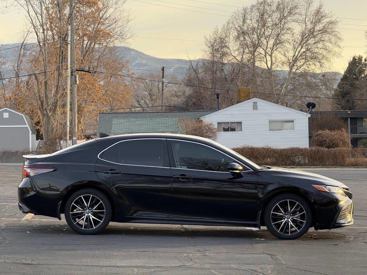 Used 2023 Toyota Camry SE w/ Convenience Package FWD image 4