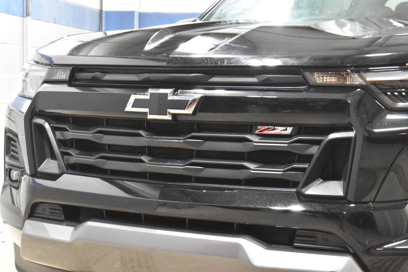 Used 2023 Chevrolet Colorado Z71 w/ Z71 Convenience Package 2 image 18
