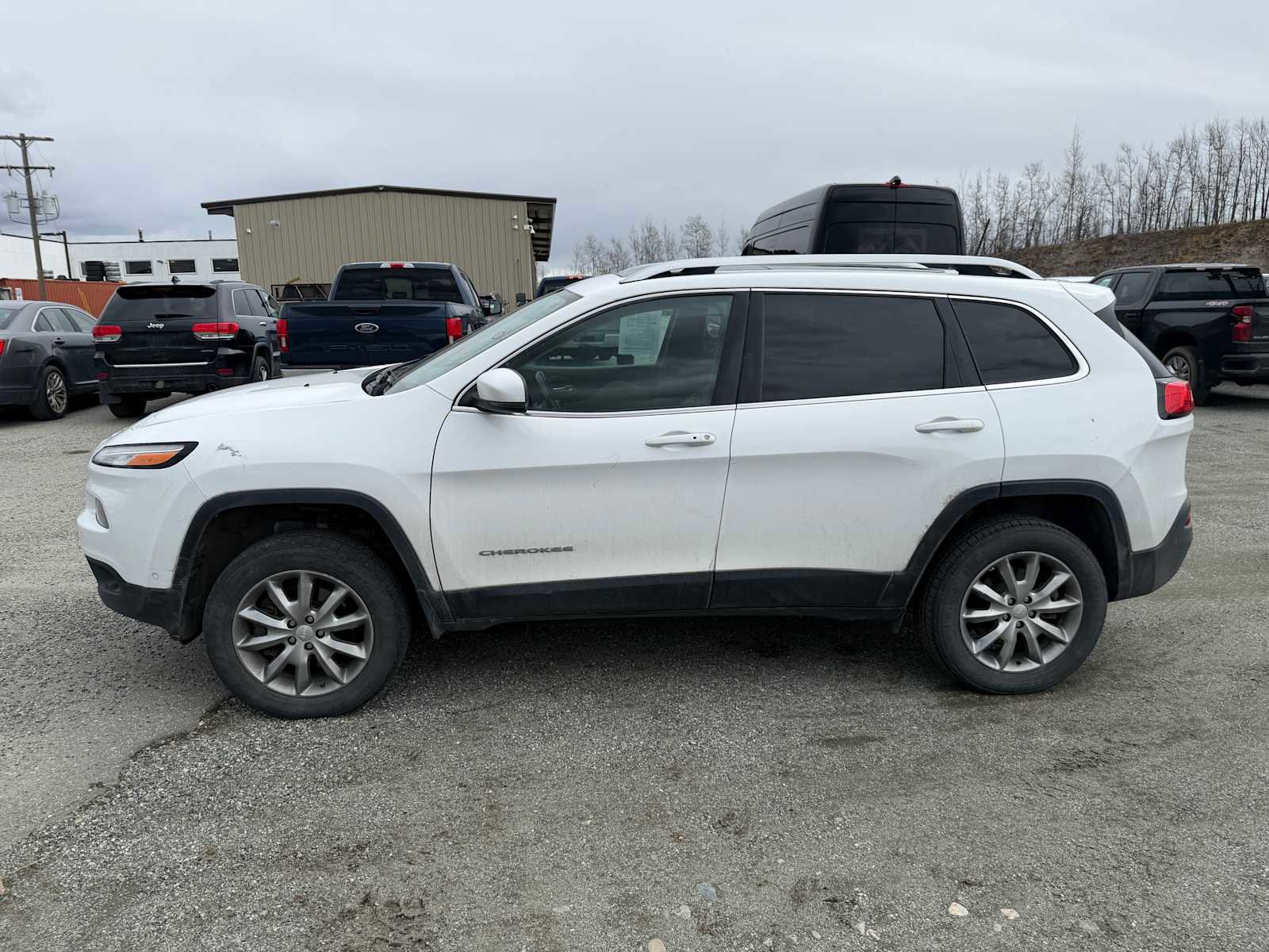 Used 2018 Jeep Cherokee Limited w/ Technology Group AWD/4WD image 2