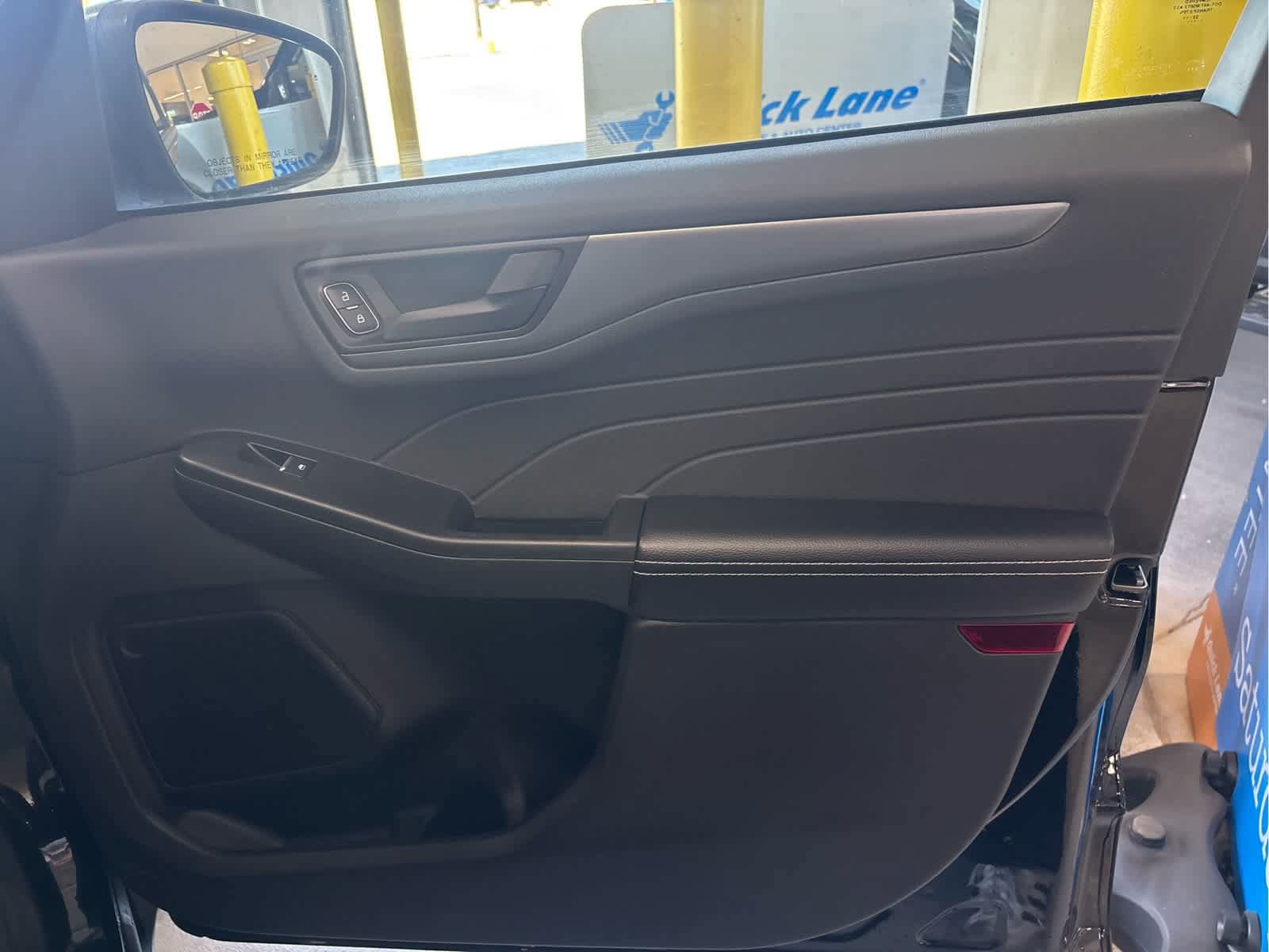 Certified 2023 Ford Escape Active AWD/4WD image 37