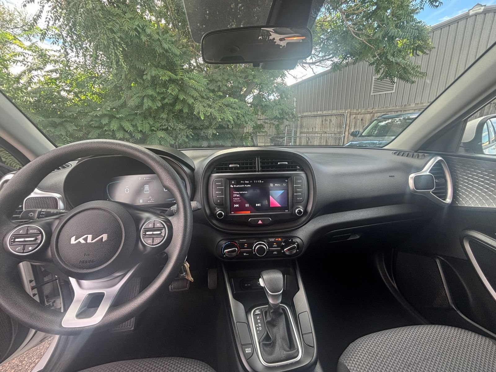 Used 2025 Kia Soul LX w/ LX Technology Package FWD image 29
