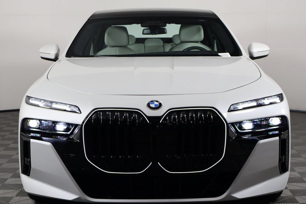 Certified 2025 BMW 760i xDrive w/ Executive Package AWD/4WD image 2