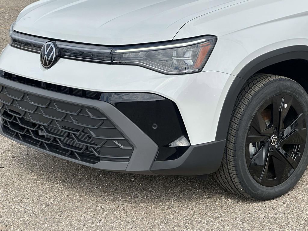 New 2025 Volkswagen Taos SE FWD image 6