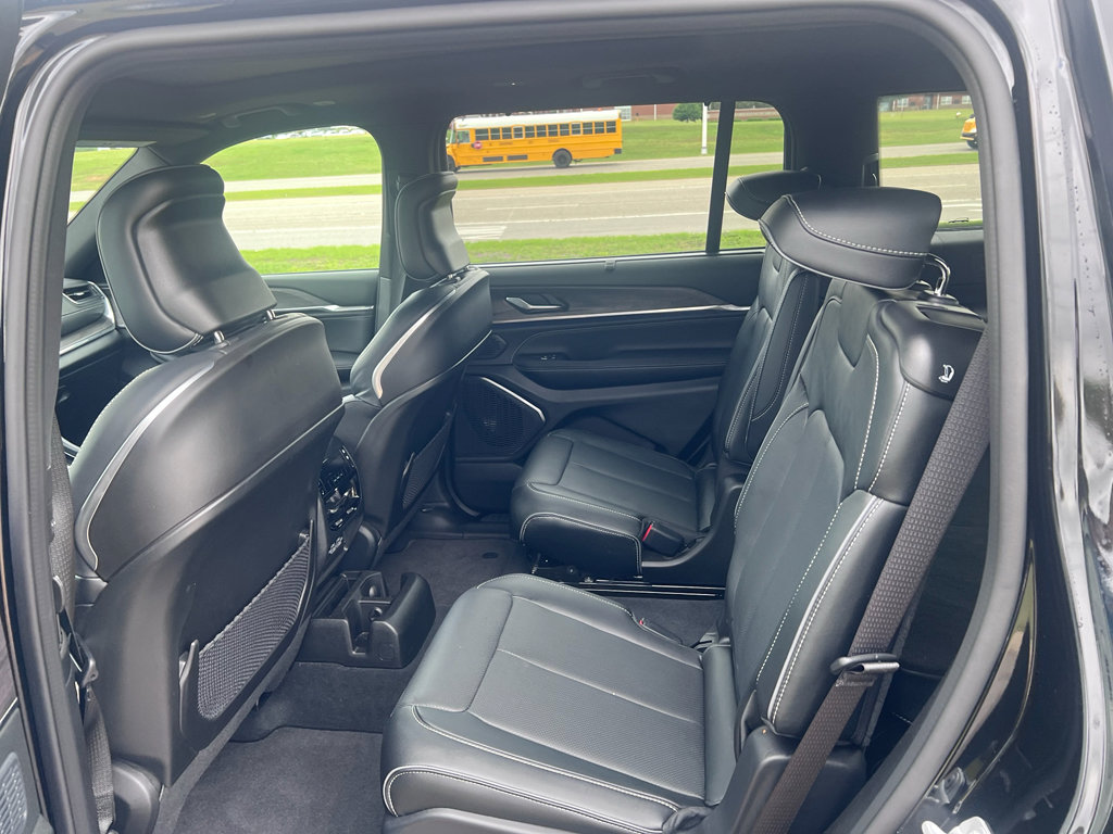 Certified 2025 Jeep Grand Cherokee L Overland w/ Advanced Protech Group III AWD/4WD image 16