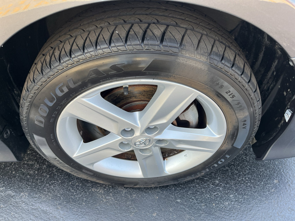 Used 2014 Toyota Camry SE w/ Moonroof Package FWD image 34