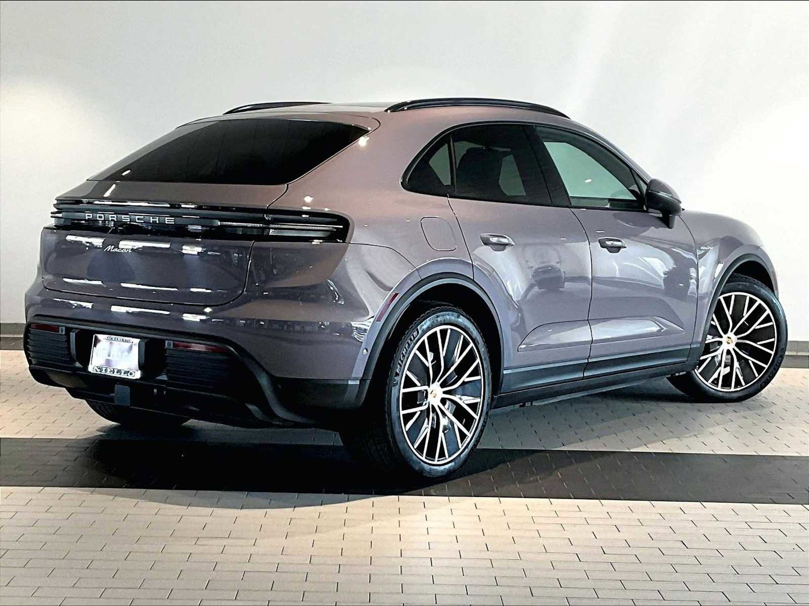 Used 2025 Porsche Macan Electric image 10