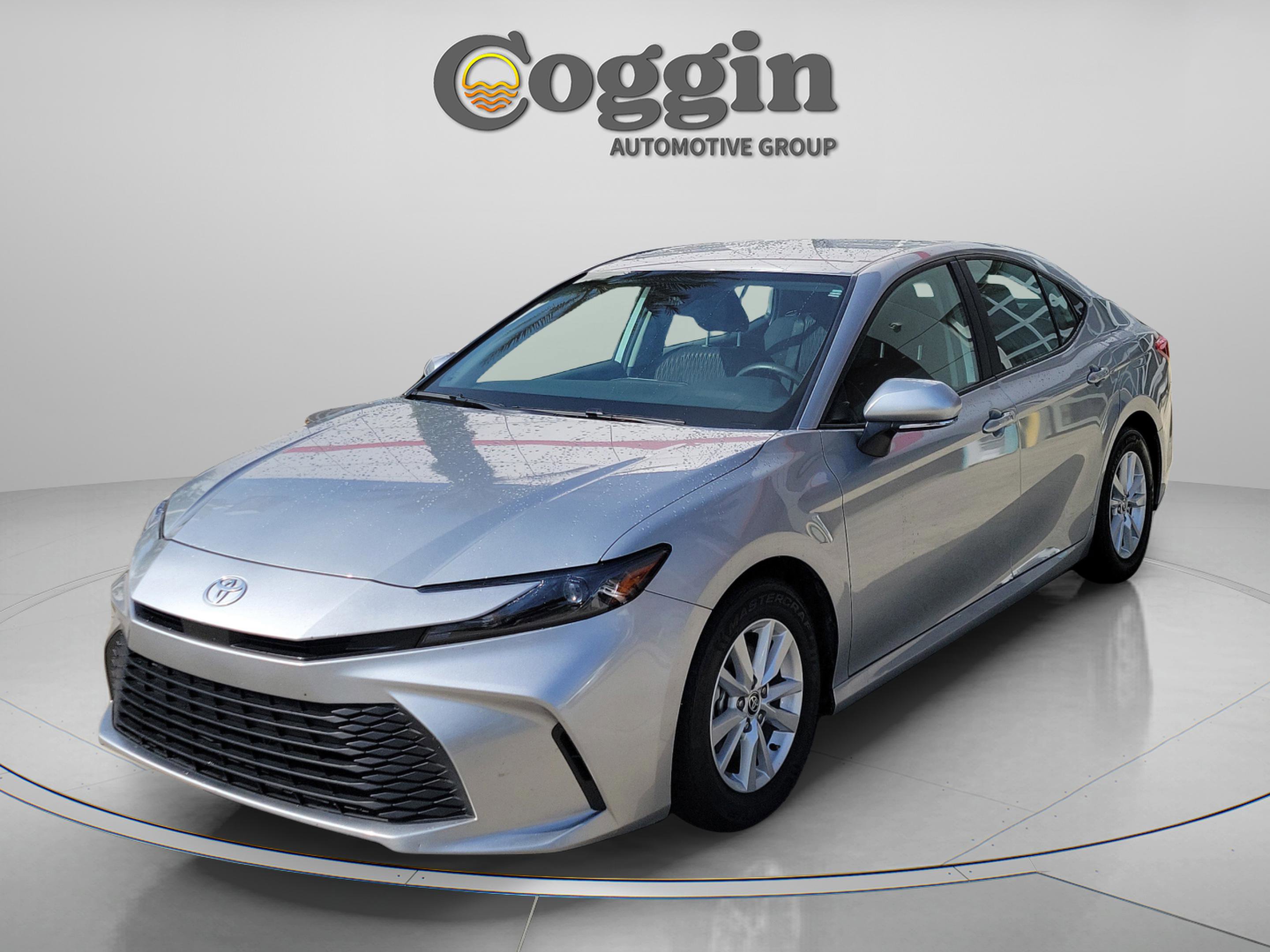 Used 2025 Toyota Camry LE FWD image 1