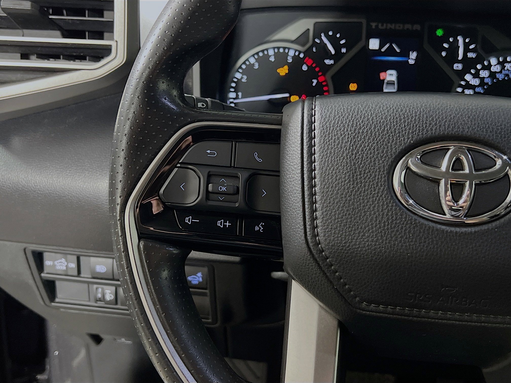Used 2022 Toyota Tundra SR5 w/ Convenience Package RWD image 18