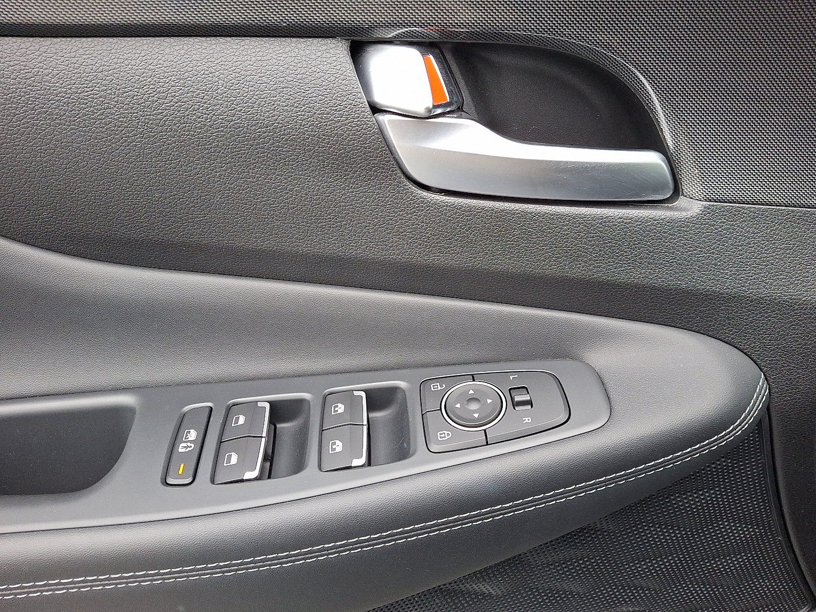 Used 2022 Hyundai Santa Fe SEL w/ Convenience + Premium Package image 12