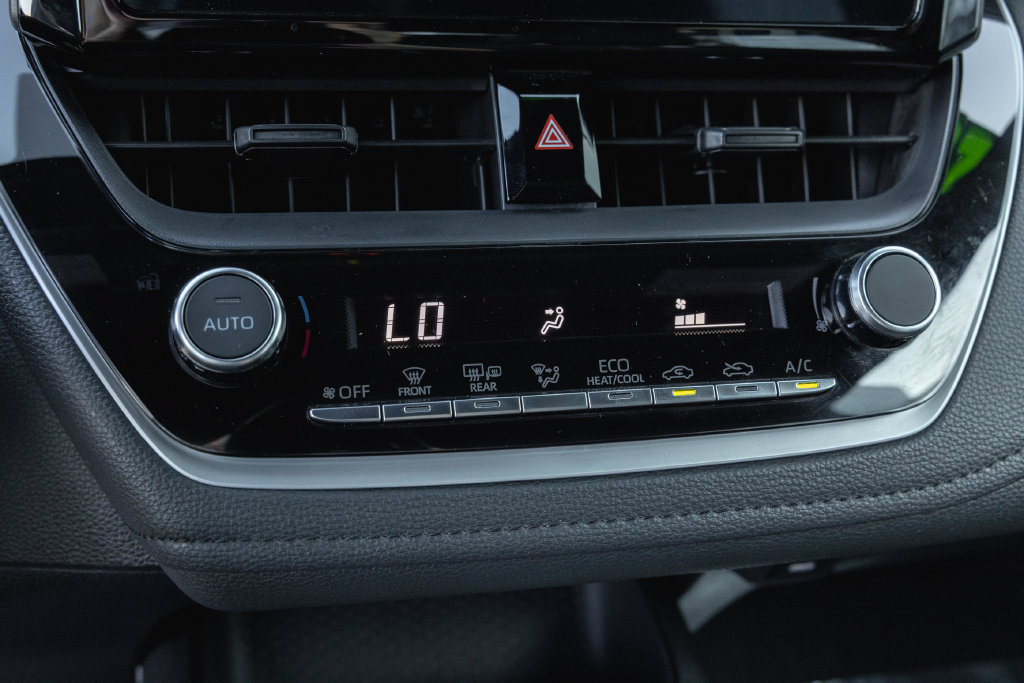 Certified 2025 Toyota Corolla SE FWD image 19