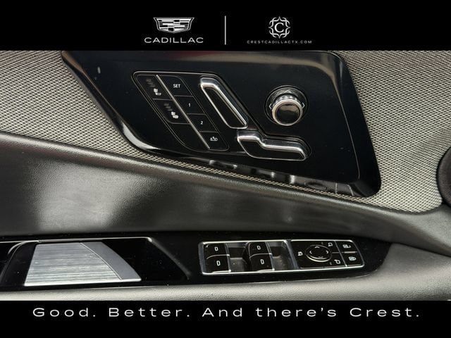 Used 2025 Cadillac Optiq Sport 1 w/ LPO, ONYX Package AWD/4WD image 25