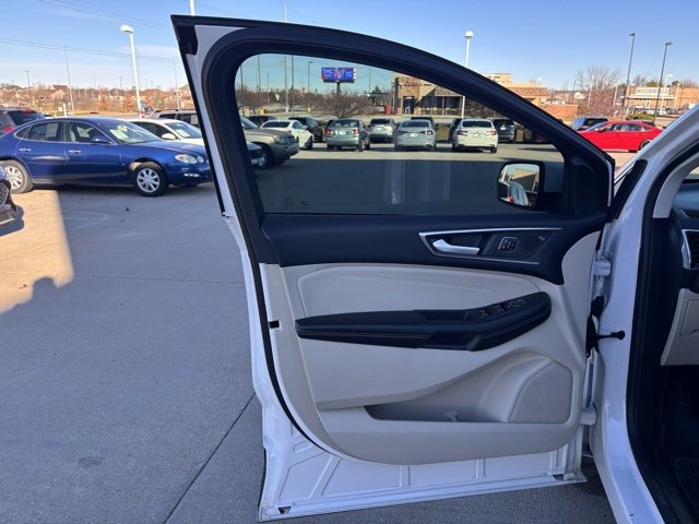 Used 2022 Ford Edge Titanium image 10