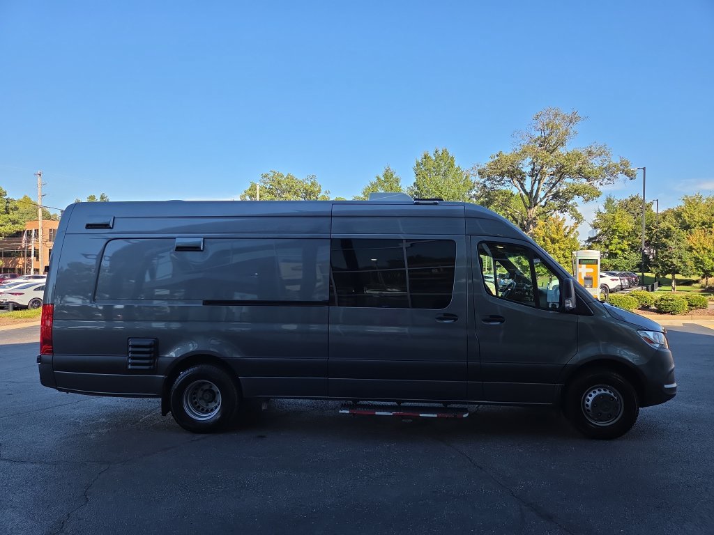 Used 2022 Mercedes-Benz Sprinter 4500 image 8