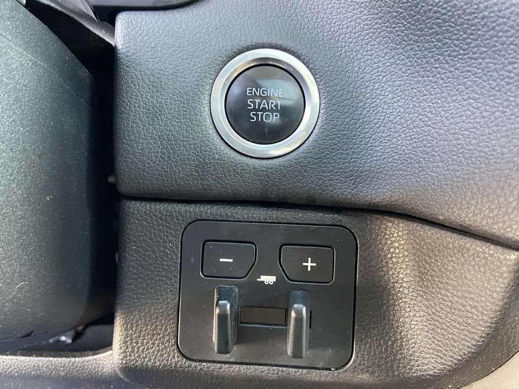 Used 2023 Toyota Tundra Limited AWD/4WD image 29