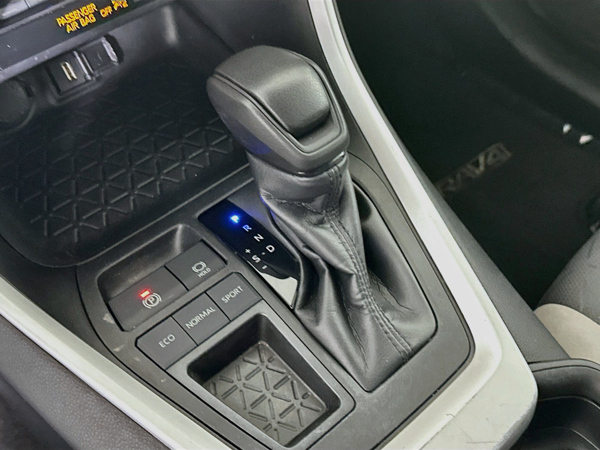 Used 2021 Toyota RAV4 XLE w/ Convenience Package FWD image 21