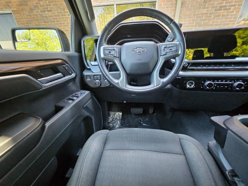 Used 2022 Chevrolet Silverado 1500 RST AWD/4WD image 3