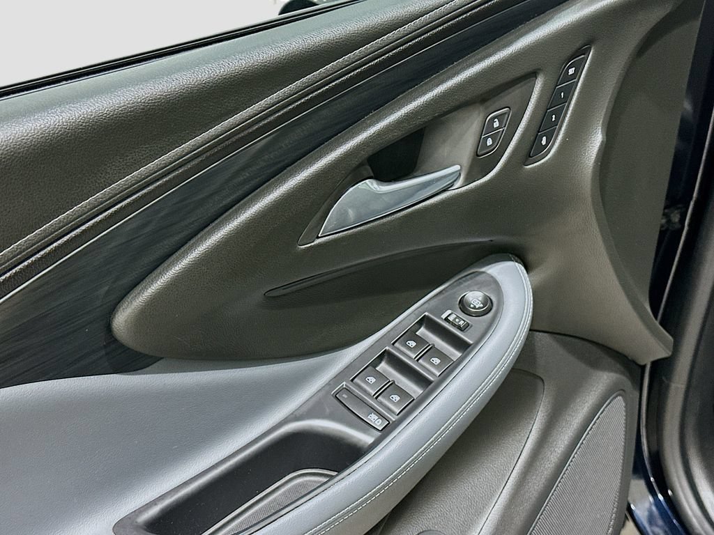 Used 2020 Buick Envision Essence FWD image 17