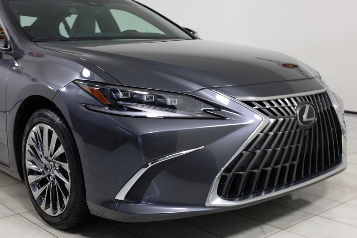 Used 2024 Lexus ES 350 Ultra Luxury w/ Accessory Package (Z2) FWD image 37