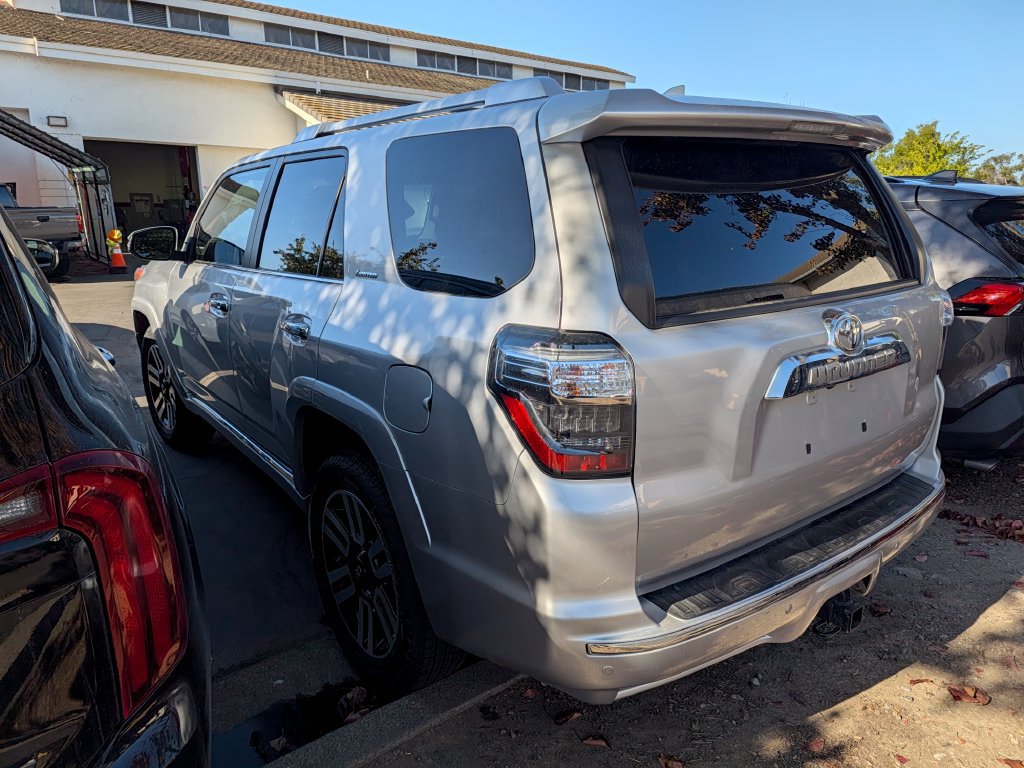 Used 2023 Toyota 4Runner Limited AWD/4WD image 4