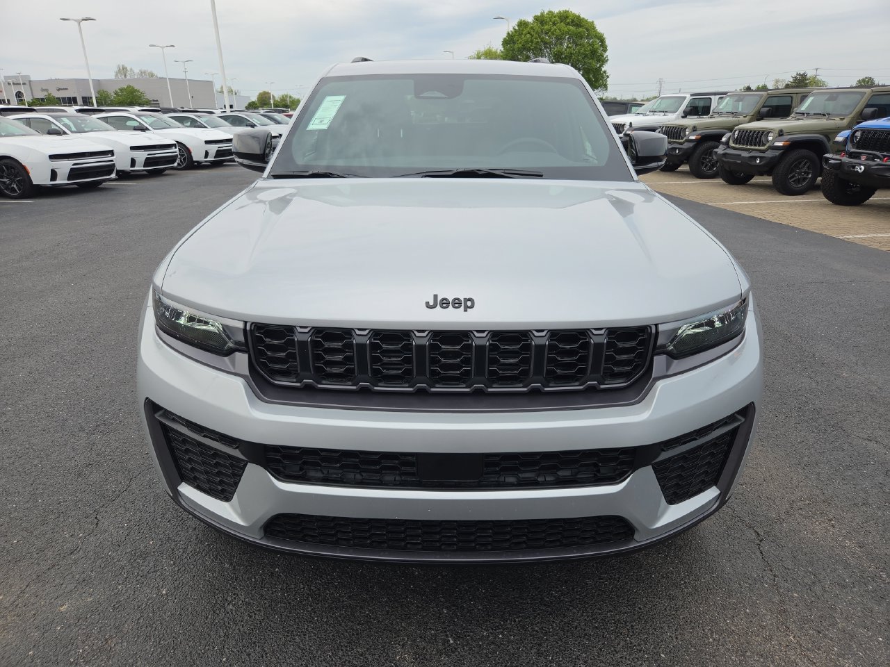 New 2026 Jeep Grand Cherokee Altitude AWD/4WD image 2