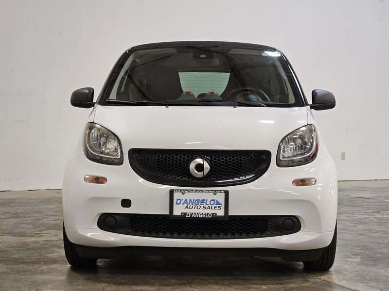 Used 2017 smart fortwo pure RWD image 3