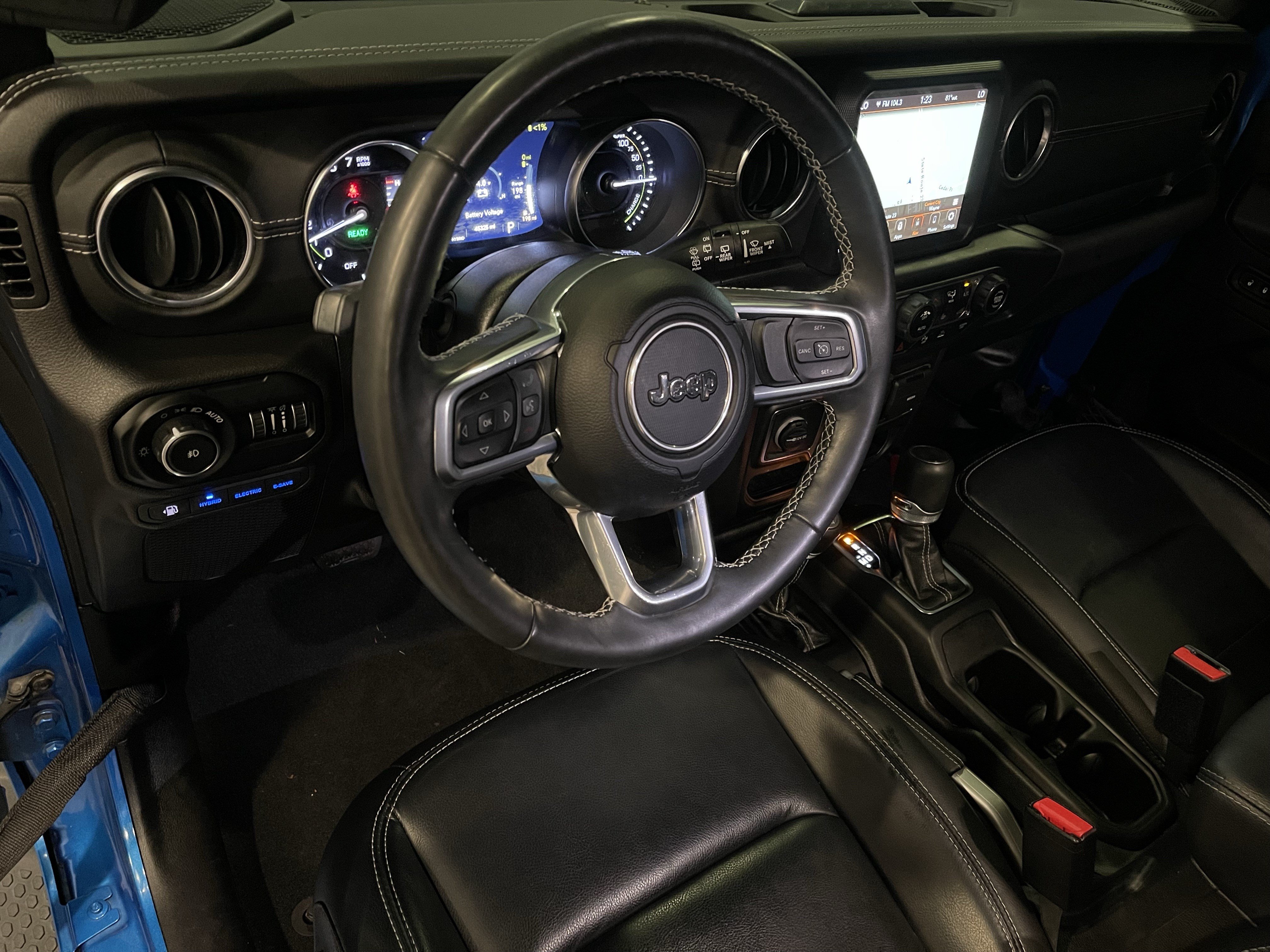 Used 2022 Jeep Wrangler Unlimited Sahara w/ Cold Weather Group AWD/4WD image 13
