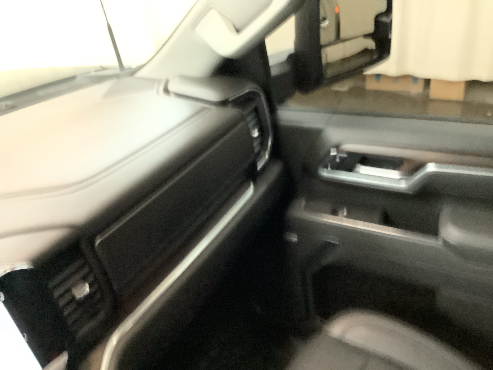 Used 2025 GMC Sierra 2500 SLT w/ SLT Premium Package AWD/4WD image 24