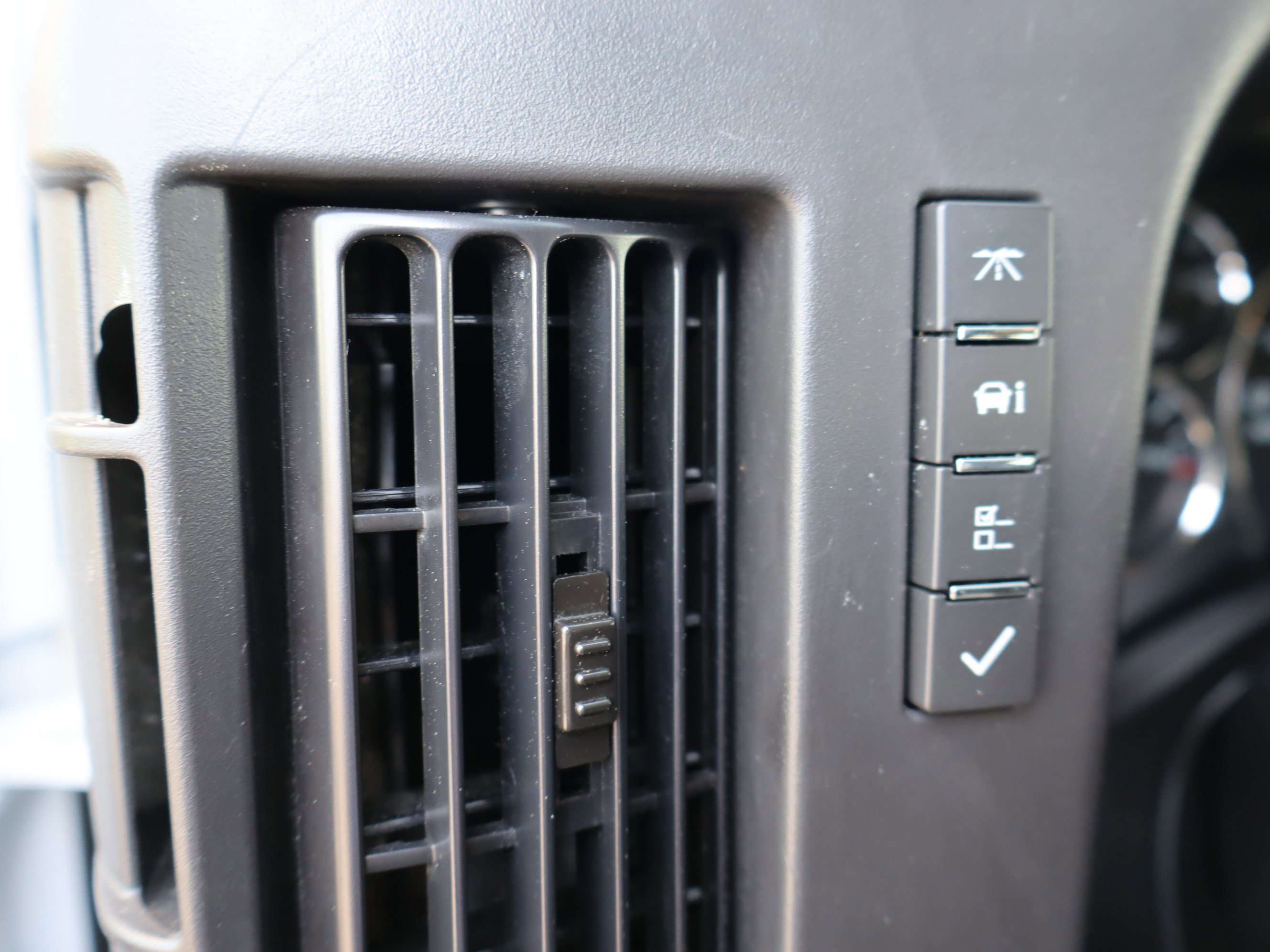 Used 2024 Chevrolet Express 3500 LT w/ LT Preferred Equipment Group image 18