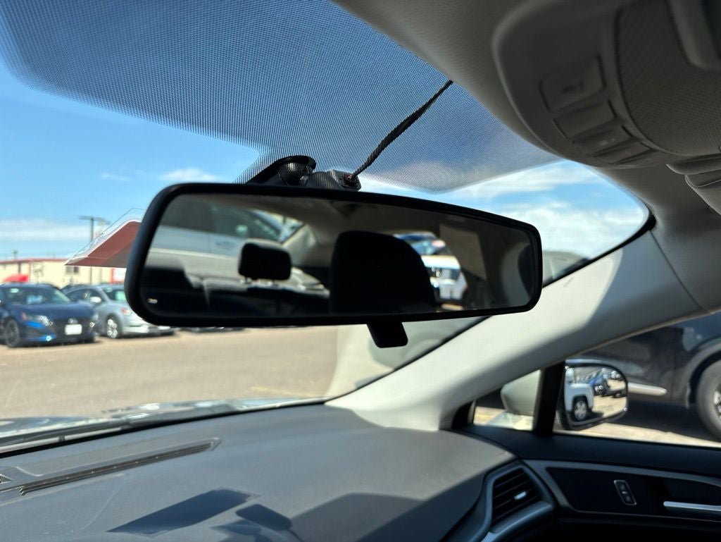 Used 2015 Ford Fusion SE FWD image 19