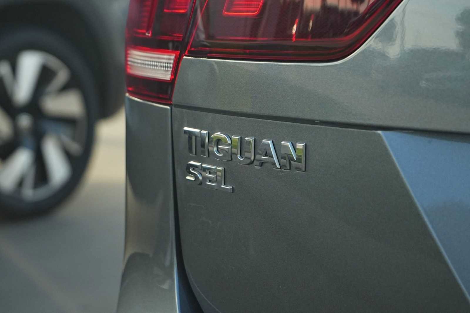 Used 2018 Volkswagen Tiguan SEL image 8