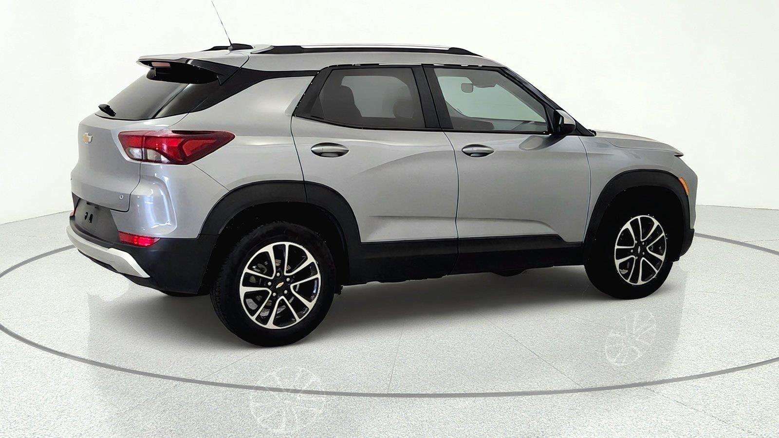 Used 2025 Chevrolet TrailBlazer LT AWD/4WD image 9