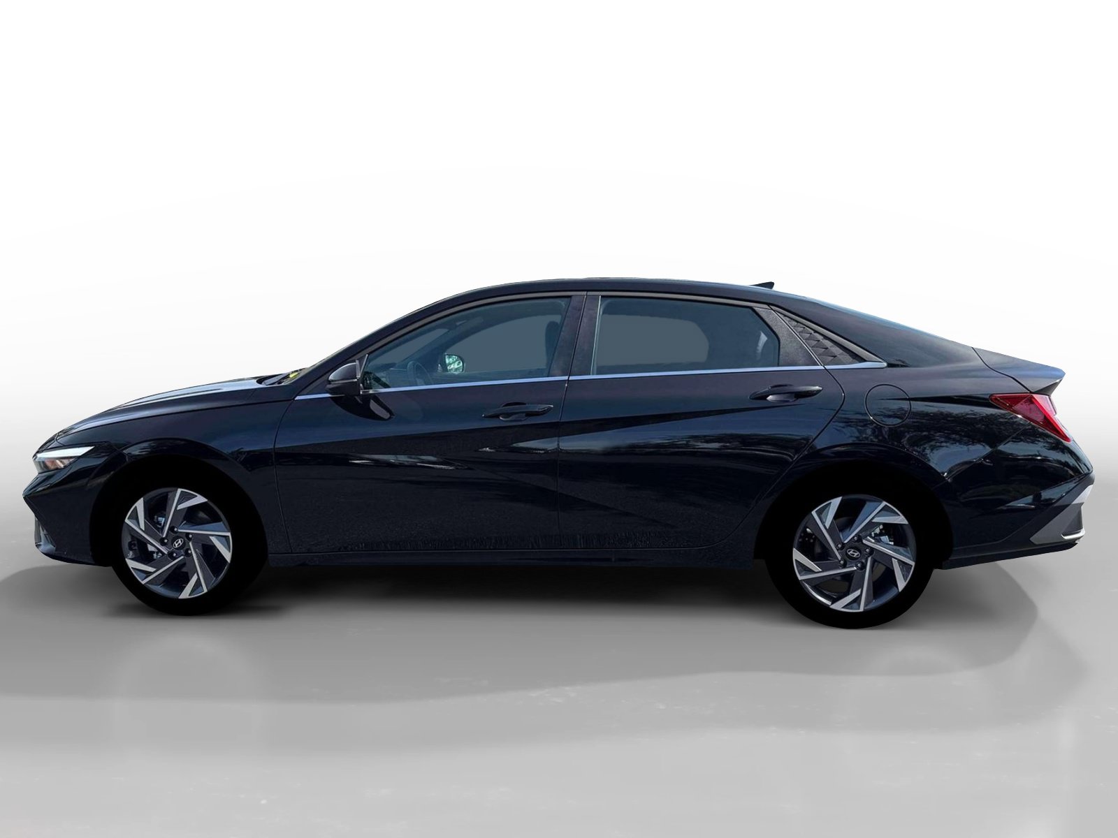 New 2026 Hyundai Elantra Limited FWD image 3