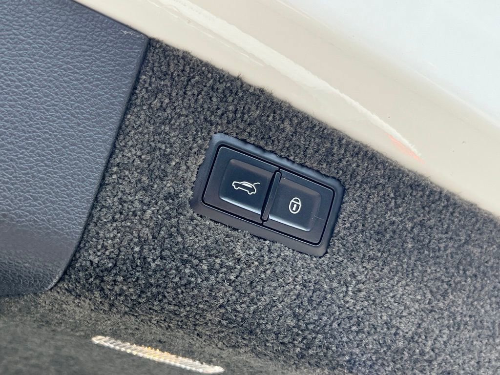 Used 2017 Bentley Bentayga AWD/4WD image 22
