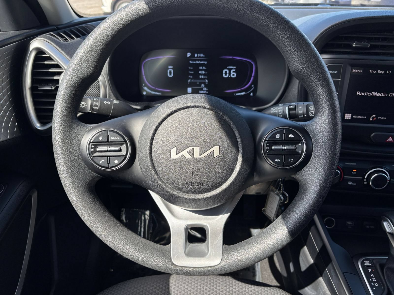 Used 2025 Kia Soul LX w/ LX Technology Package FWD image 26