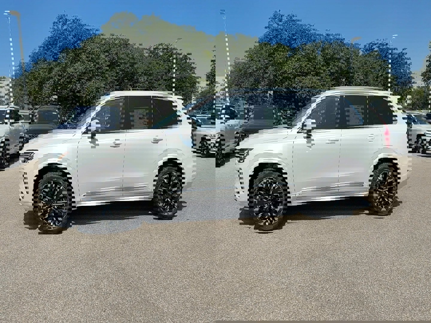 Used 2025 Volvo XC90 B6 Core w/ Climate Package image 3