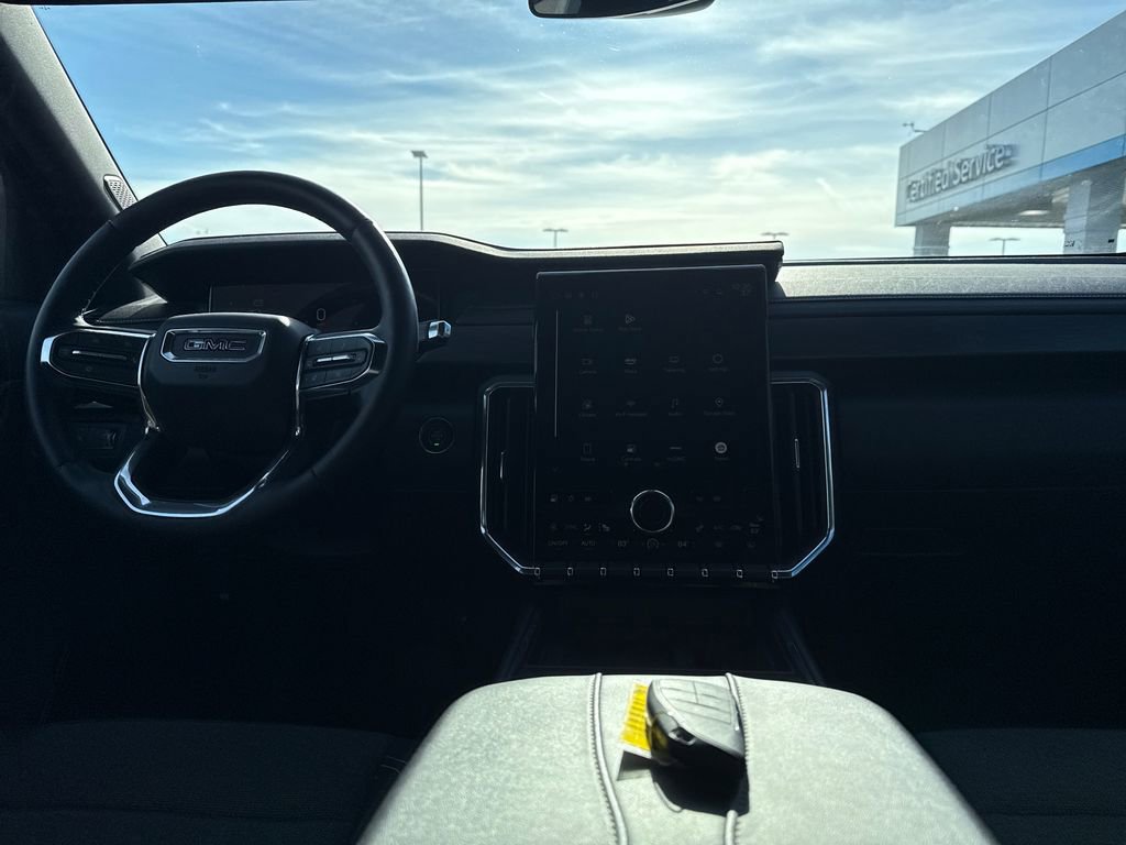 Used 2025 GMC Acadia Elevation image 13